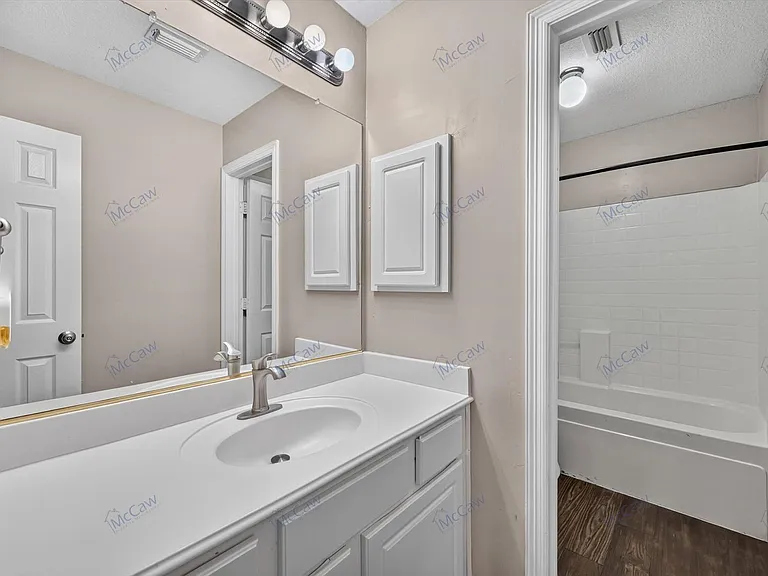 504 Coventry Dr — Photo 15
