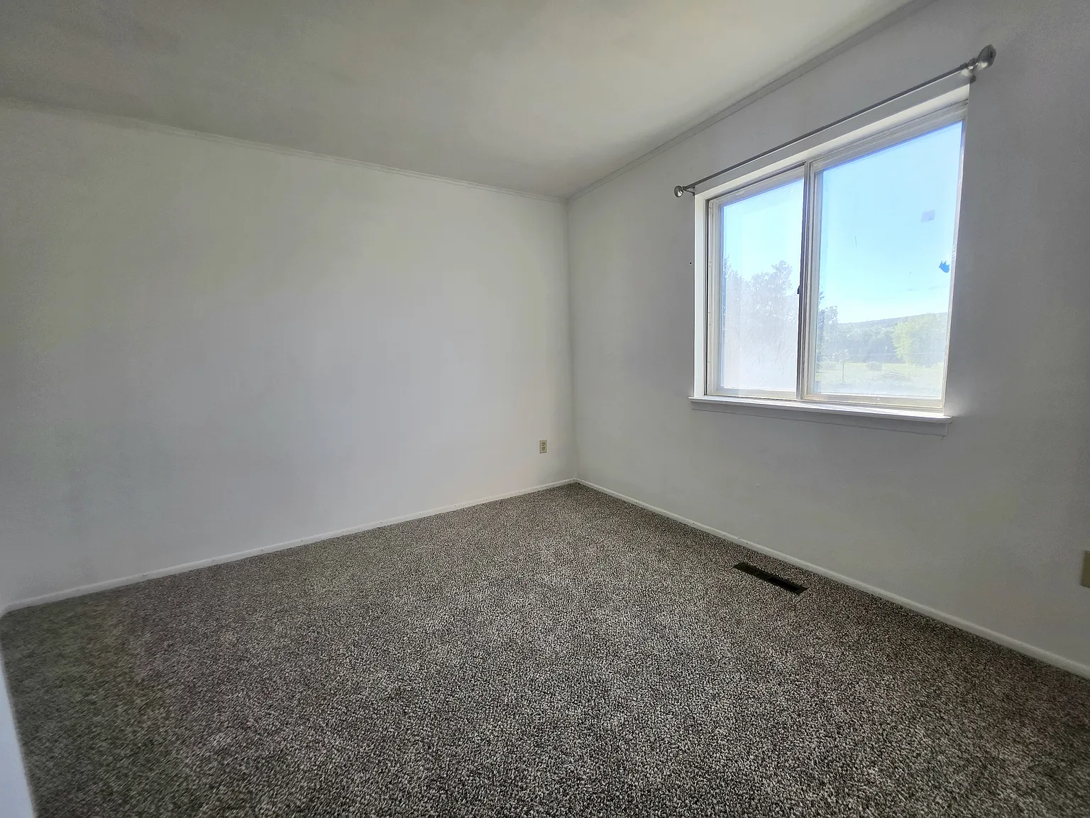 3 bed, 1760 sqft, $1,700 — Photo 4