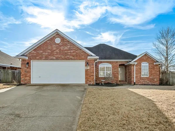 819 Hindman Dr, Prairie Grove, AR 72753