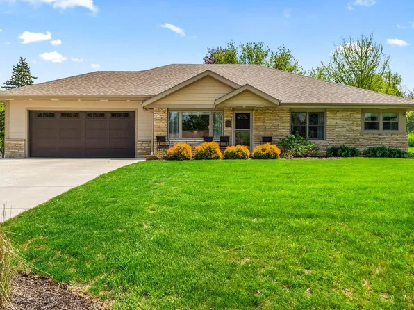 W154N10094 Moonlite DRIVE, Germantown, WI 53022