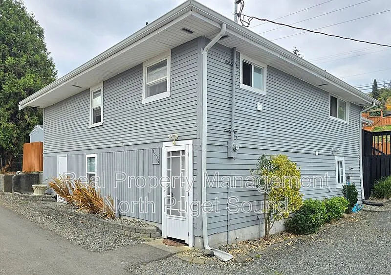 1 bed, 1.0 bath, 400 sqft, $1,050 — Photo 1