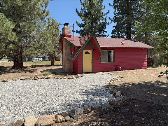 3rd image of 936 Pinon Ln