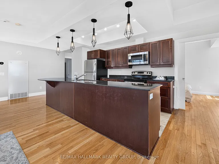 245 Kent St #909 — Photo 14