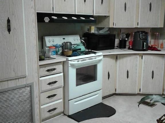 2nd image of 124 Winslow Ct