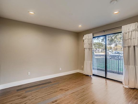 5th image of 935 La Posada Dr Unit 116