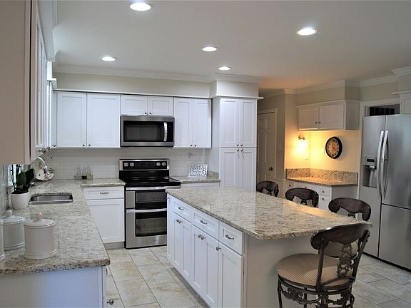 5th image of 8530 Windy Oaks Cv
