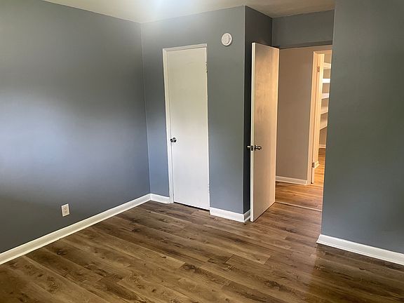 5th image of 304 Lynda Dr #B
