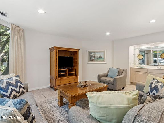 4th image of 2326/2328 BOXWOOD Lane