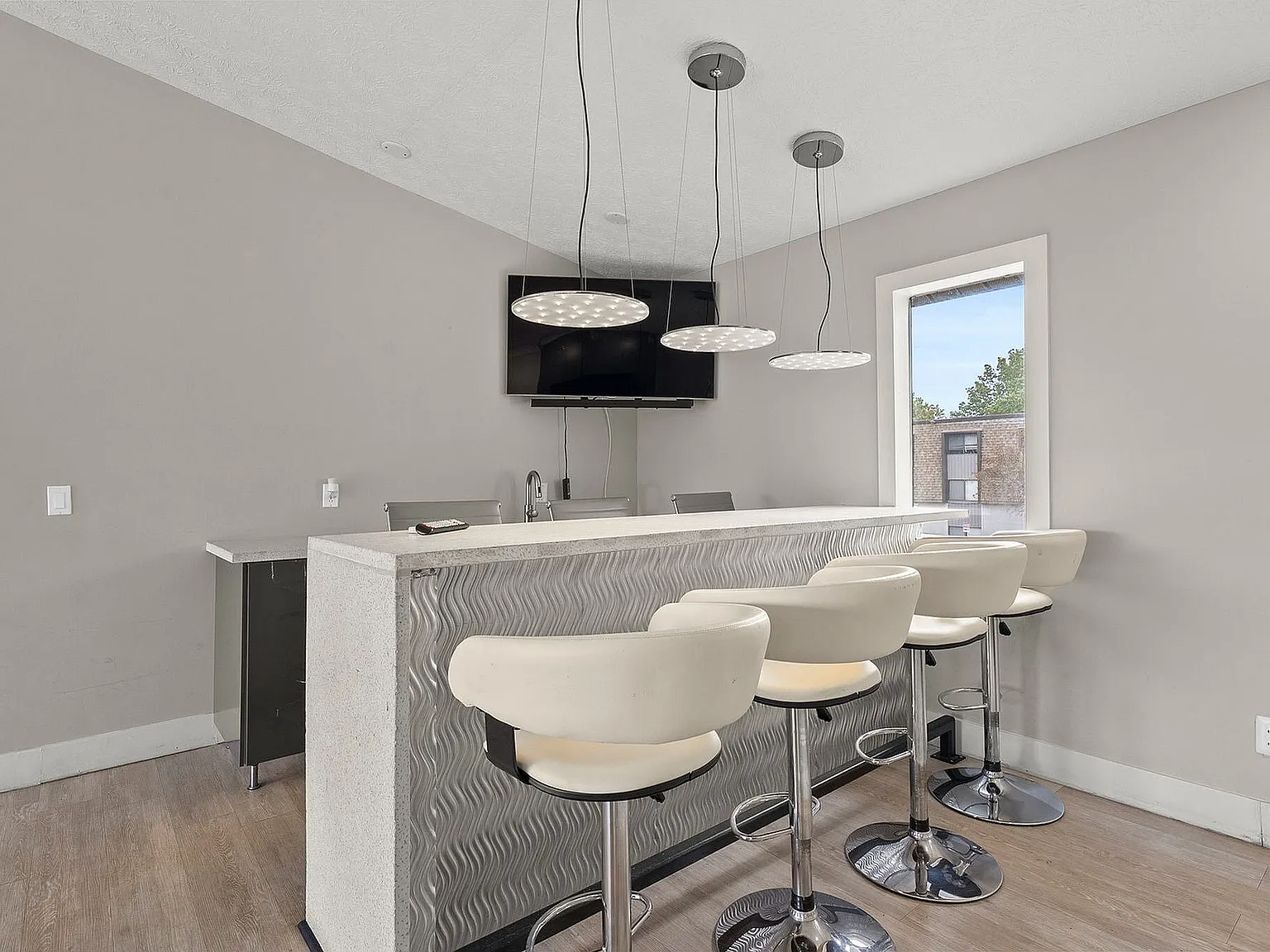 Center Court Apartments — Photo 3