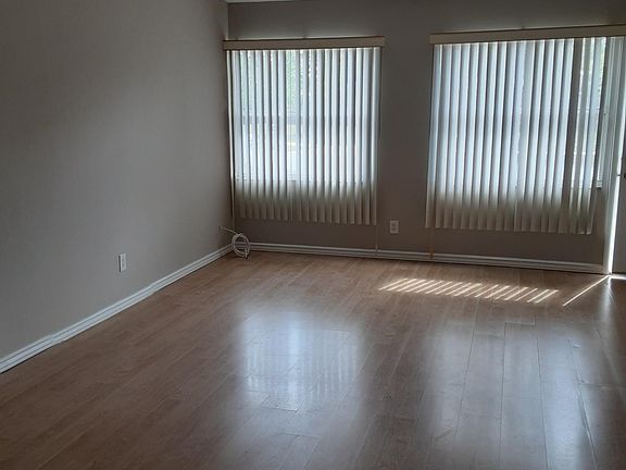 3rd image of 627 Carnation Dr