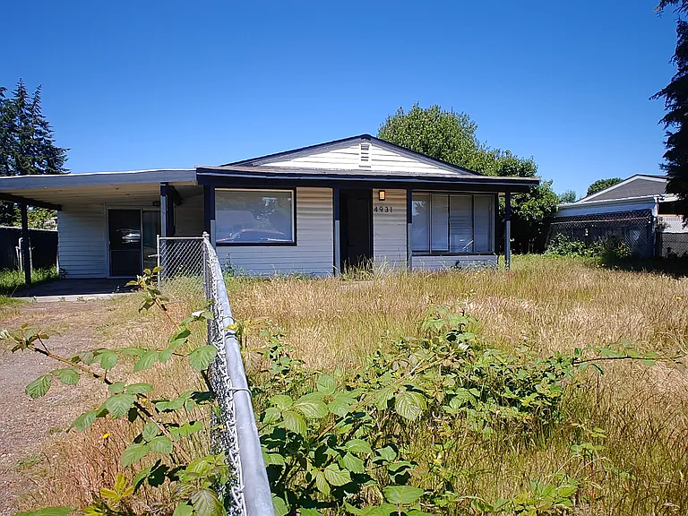 4931 Yew Ln SW — Photo 2