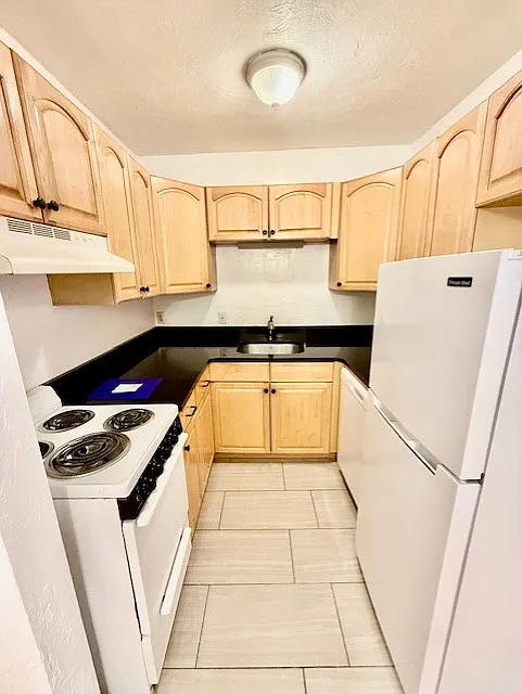 Building Photo - 153 Salem St #4