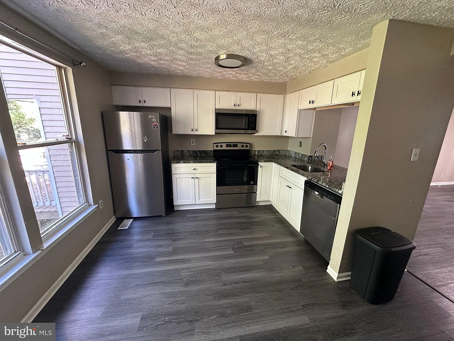 2 bed, 1.5 bath, 960 sqft, $1,900 — Photo 3