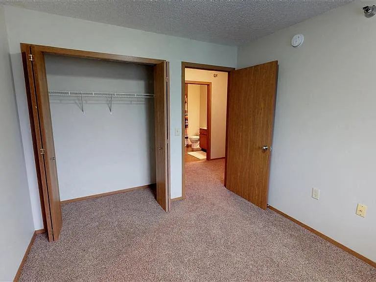 Oxbow Park Apartments — Photo 49