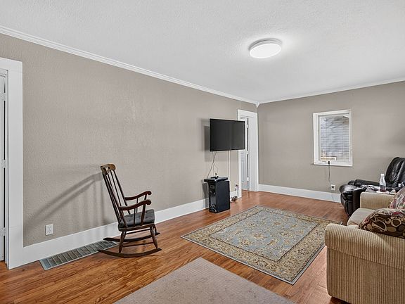 3rd image of 5903 Sheridan Ave