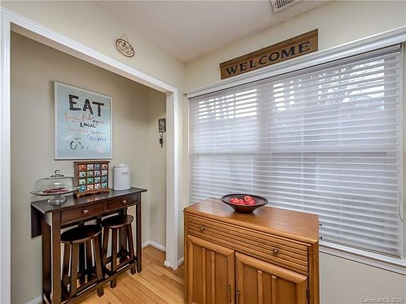 5th image of 314 Creeks End Cir