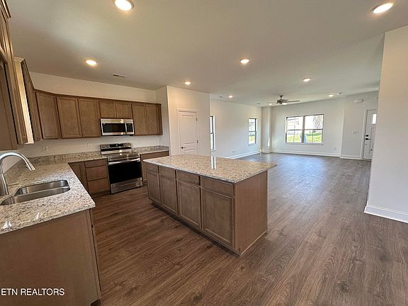 3rd image of 3427 Majestic Hills Way