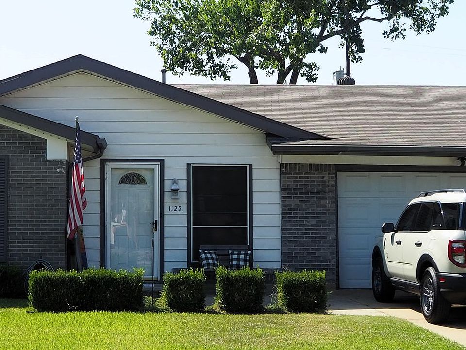 1st image of 1125 Pebblebrook Dr