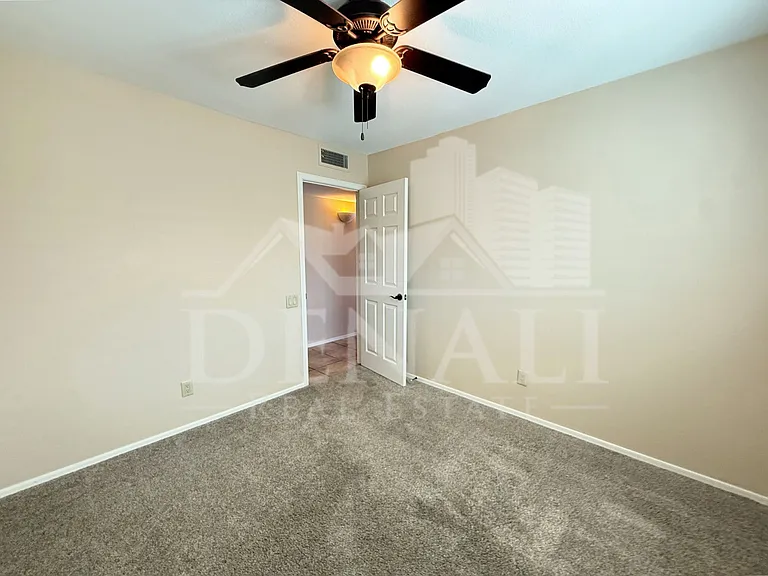 1211 E Drake Dr — Photo 20