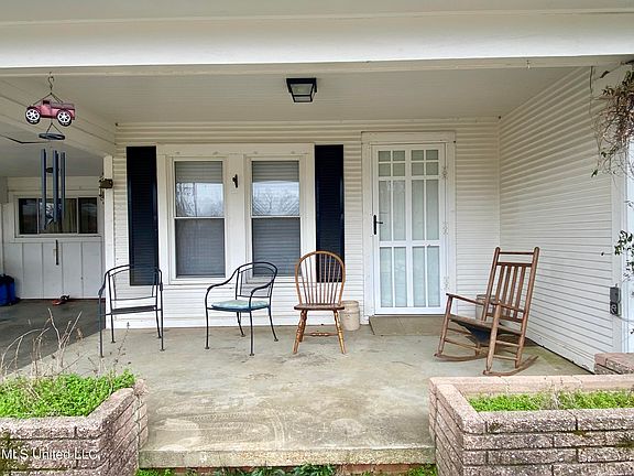 2nd image of 1048 Barnes Rd