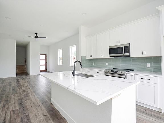 3rd image of 8110 Carver Rd