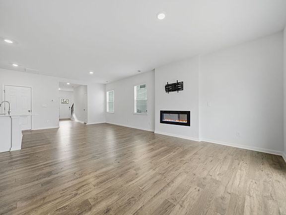 5th image of 1131 37th Avenue Dr NE