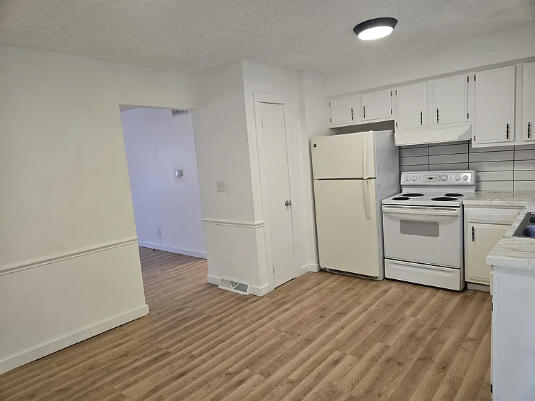 1725 Cromwell Dr — Photo 7