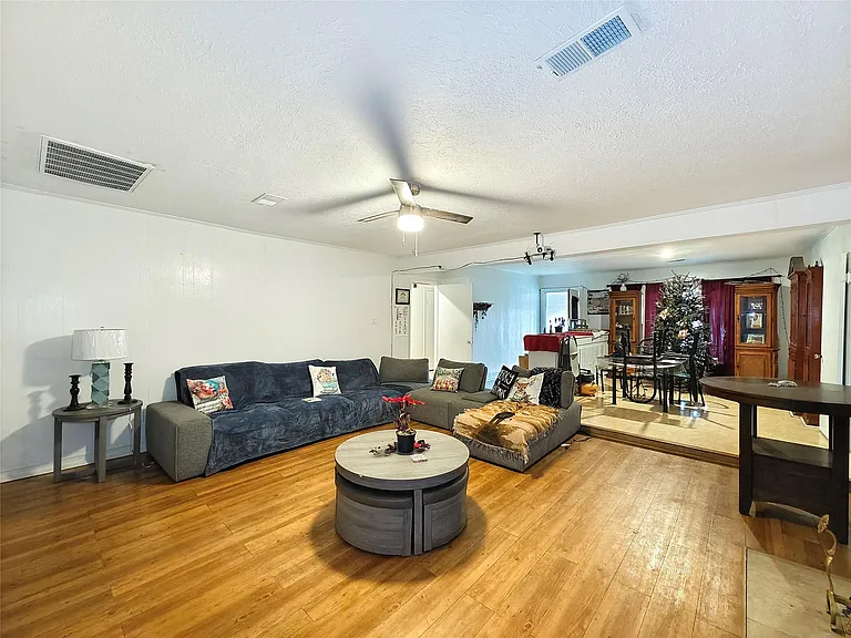 7931 Scanlock St — Photo 6