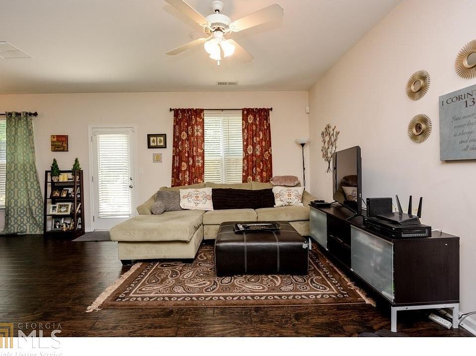 2nd image of 310 Oakview Way