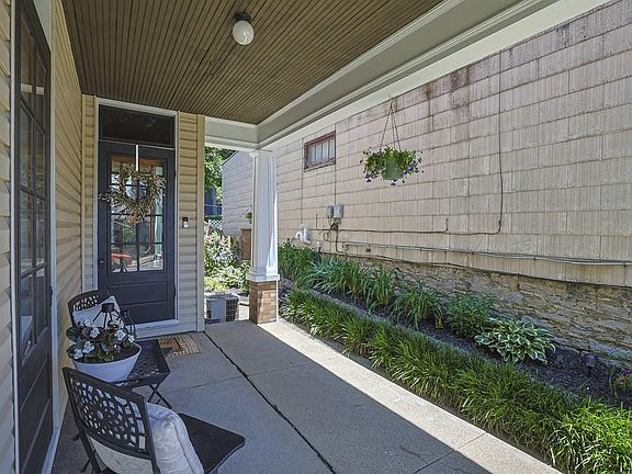 4th image of 433 Ward Ave