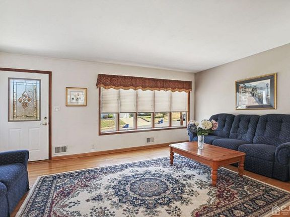 3rd image of 48 Ridgeview Rd