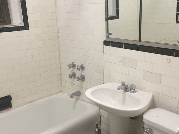 3rd image of 1347 E 17th St APT 2C