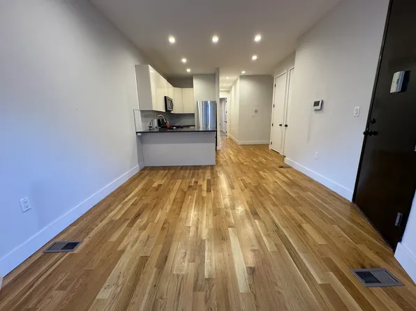 1775 Union Street image 2 of 15