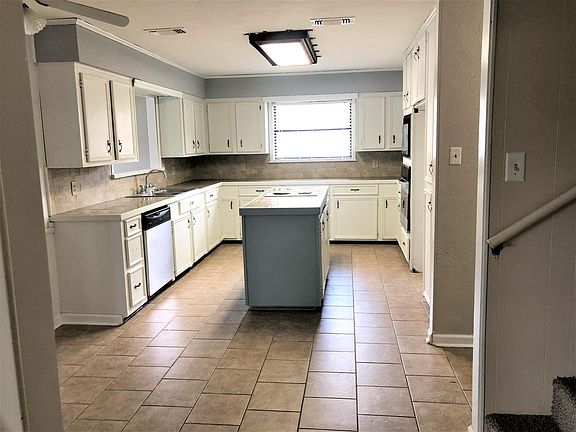 5th image of 214 Hornbeam Dr