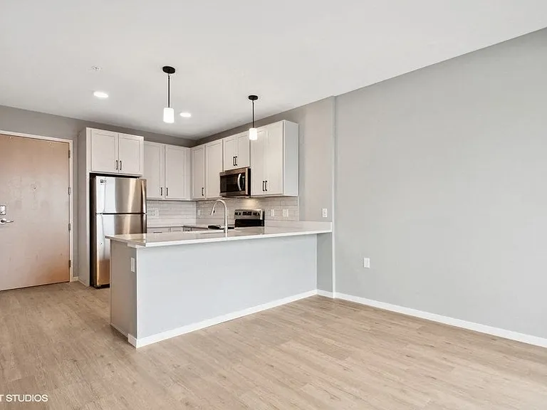 Lago Apartments — Photo 183