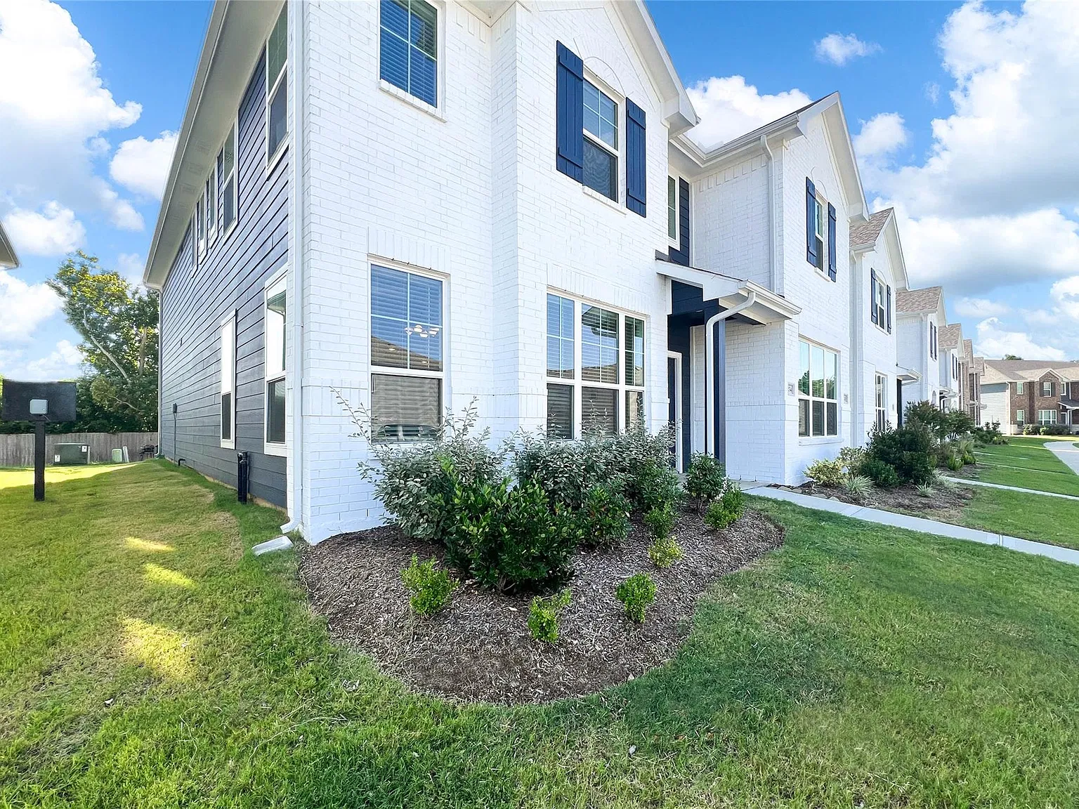 3 bed, 2.5 bath, 1758 sqft, $1,950 — Photo 3