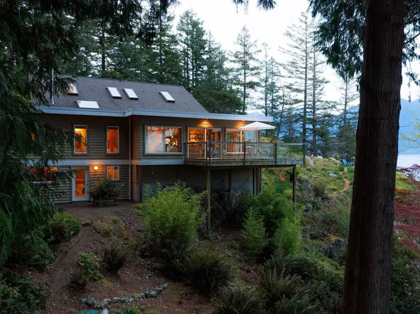234 David Rd, Bowen Island, BC V0N 1G1