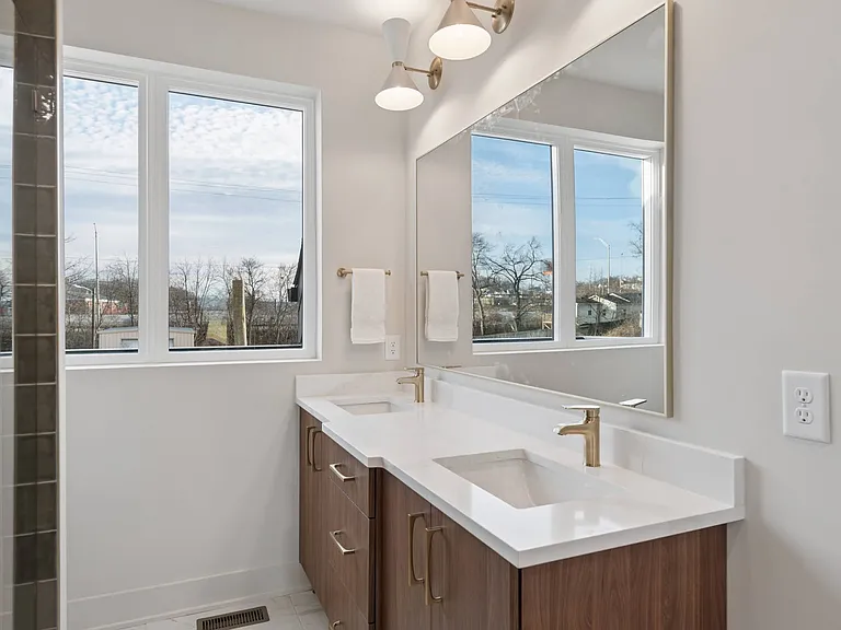 3916 Delaware Ave — Photo 31