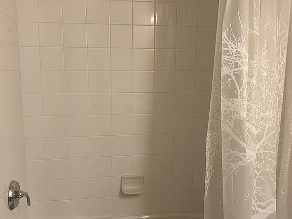 4th image of 9155 Fox Stream Way
