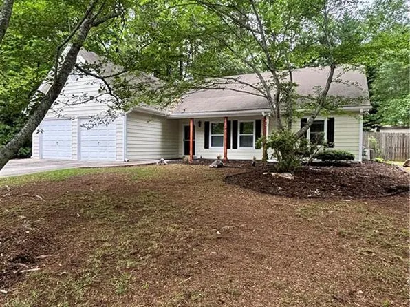 1135 Burning Bush Dr, Loganville, GA 30052