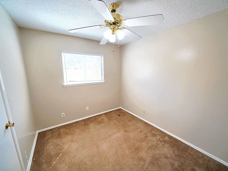 225 Linda Ct — Photo 22