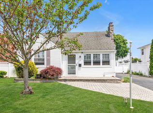 2 Madison Ave, Bellmore, NY 11710