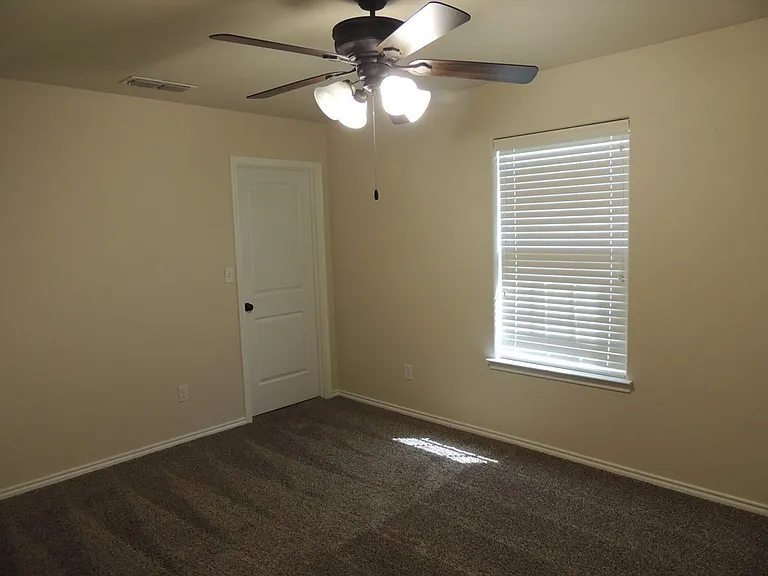 5706 Champions Dr — Photo 16