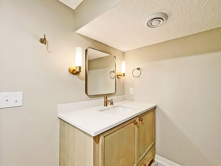 408 S Olive St — Photo 14