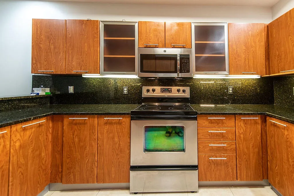 3 bed, 1952 sqft, $3,500 — Photo 3