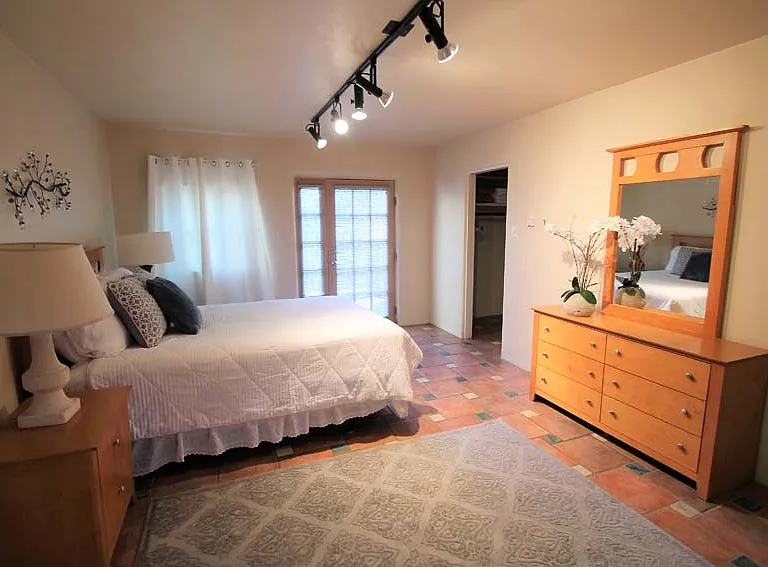 500 Amherst Dr NE — Photo 5