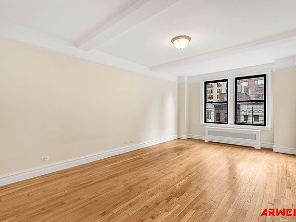 4th image of 242 E 72nd St #2D