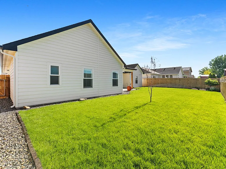 1065 SW Camille Dr — Photo 33