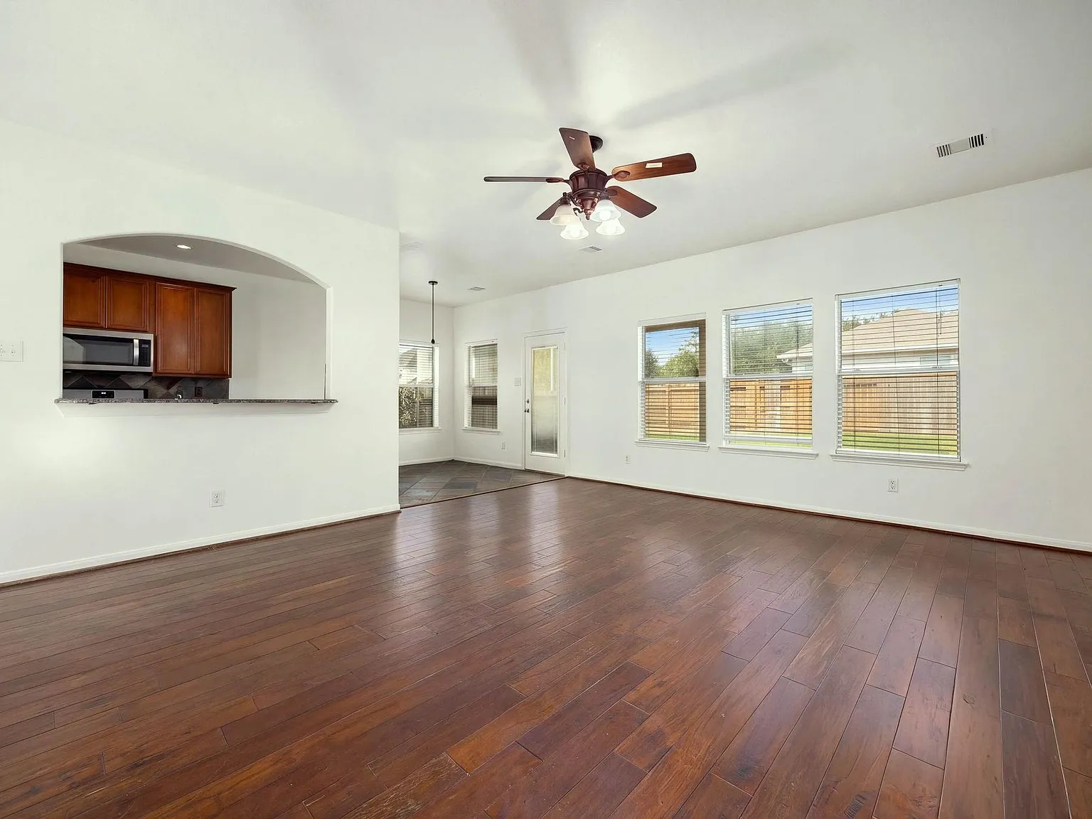 4 bed, 2.5 bath, 2229 sqft, $2,250 — Photo 4
