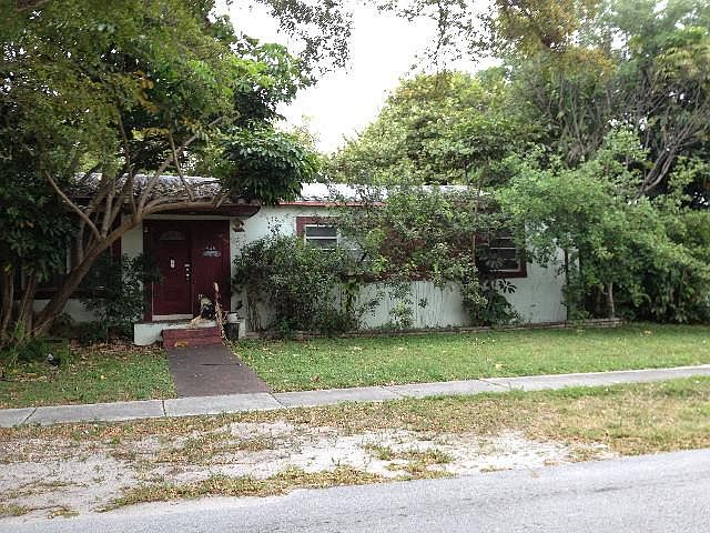 1st image of 1545 NE 140th St